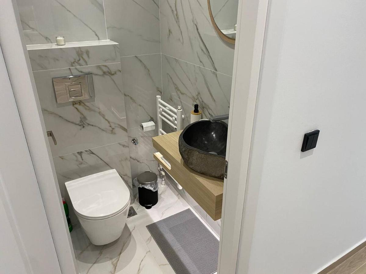 Brand New Garden Apartment *
